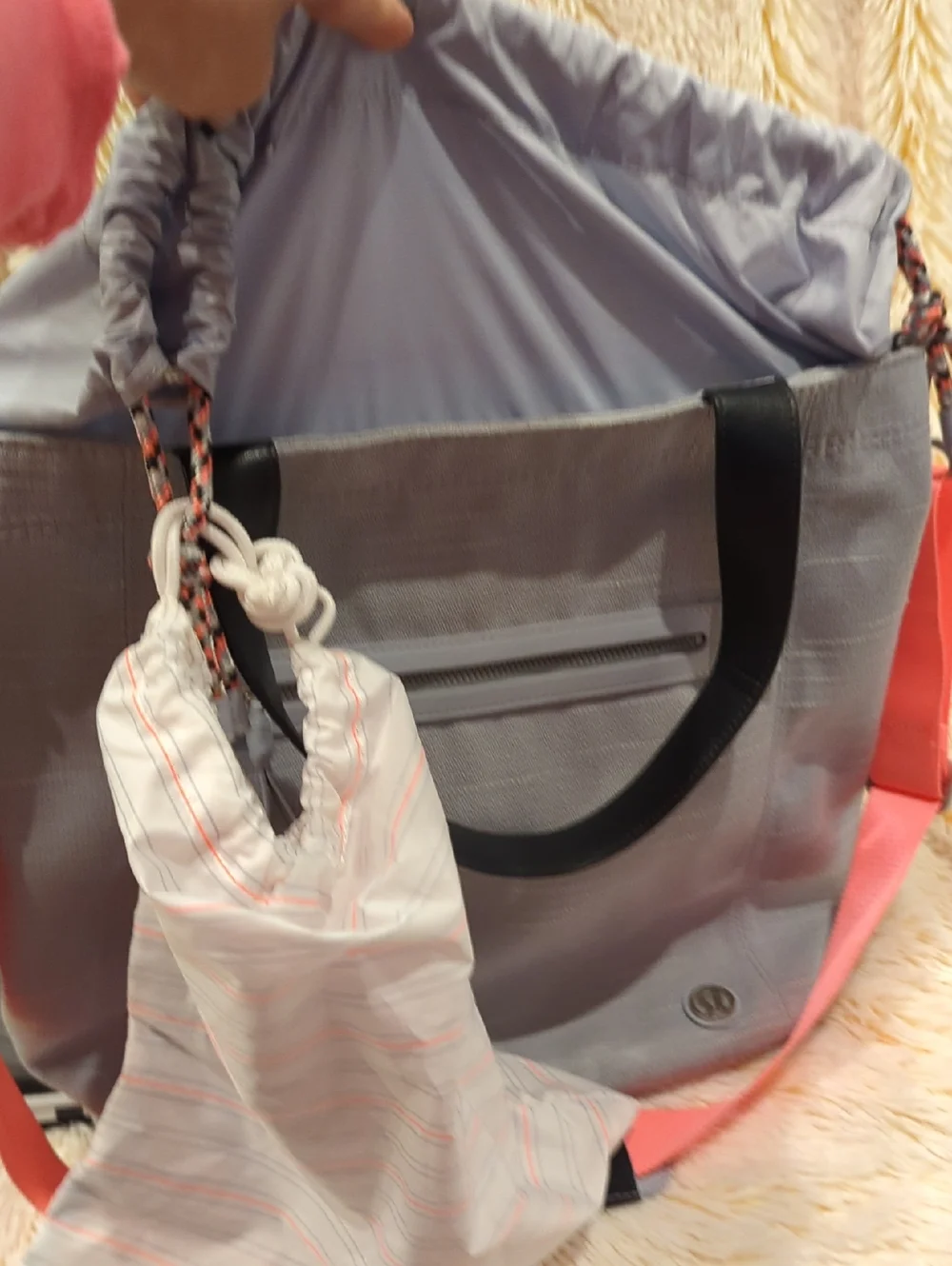 ❤️👜Lululemon Out & About Tote Gym Bag 👜❤️ - Picture 9 of 16